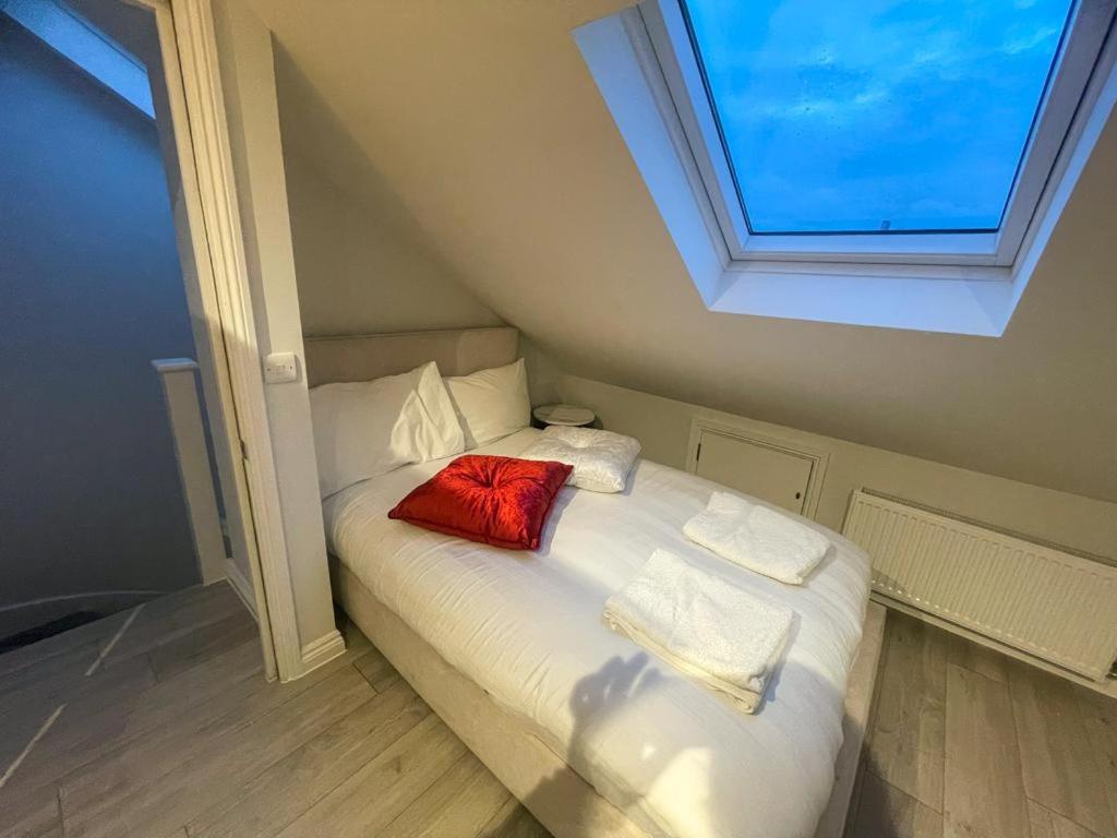 Вилла 2A Seymour Road Саттон Экстерьер фото